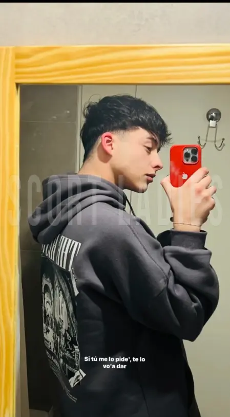 Escort masculino. Hombre fogoso y muy sexi