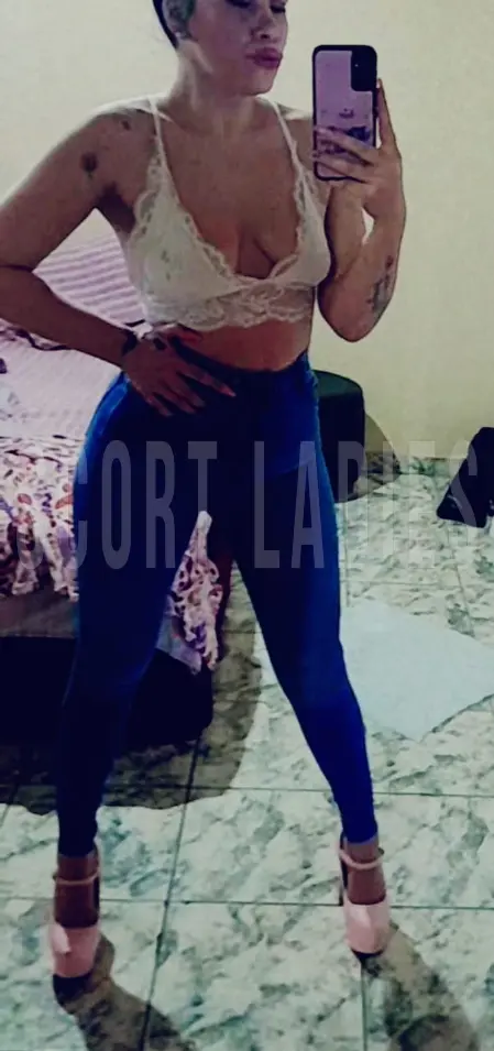Nahir es una hermosa mujer, escort VIP